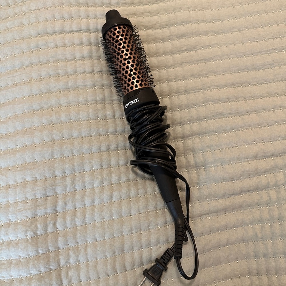 Amika Blowout Thermal Brush